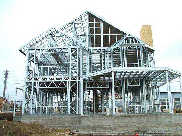 东兴钢结构建筑的腐蚀问题应该如何预防